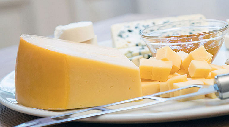 Как сохранить сыр в холодильнике