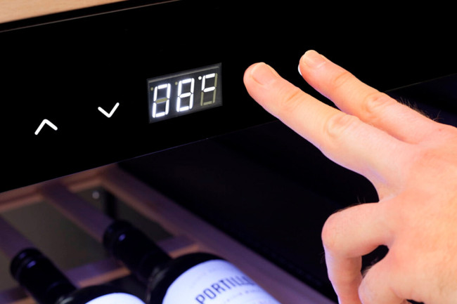 Винный шкаф Caso WineExclusive 180 Smart