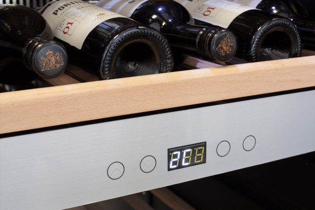 Винный шкаф Caso WineExclusive 180 Smart