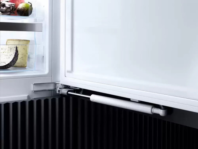Встраиваемый холодильник Miele K 7793 C Встраиваемый холодильник Miele K 7793 C