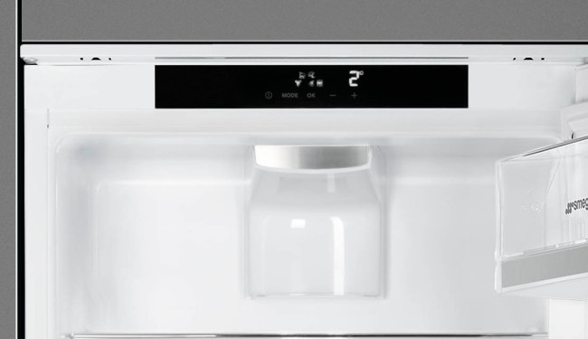 Встраиваемый холодильник Smeg S8L1743E