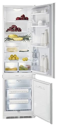 Встраиваемый холодильник Ariston BCB 332 AI
