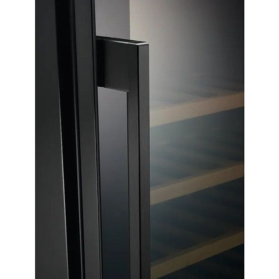 Винный шкаф ELECTROLUX EWUS020B5B