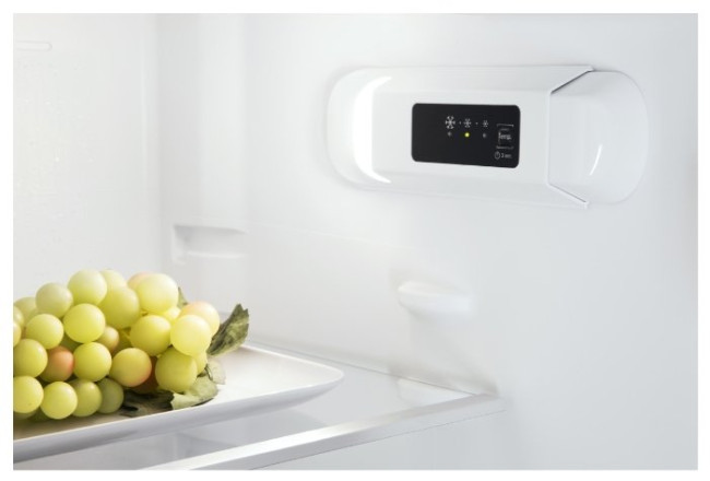Встраиваемый холодильник Ariston BCB 70301 AA