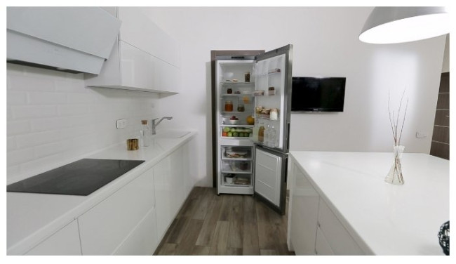 Холодильник Ariston HS 4200 X Холодильник Ariston HS 4200 X