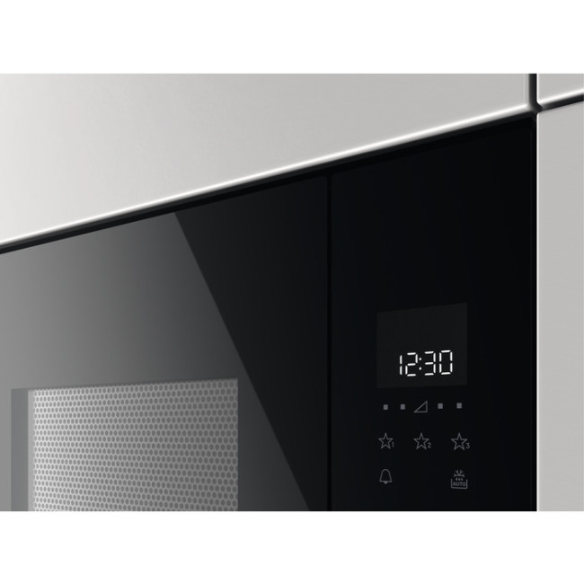 Встраиваемая микроволновая печь Zanussi ZMBN2SX черный/нержавеющая сталь
