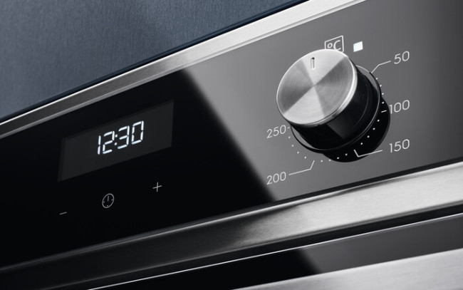 Встраиваемый электрический духовой шкаф Electrolux EOF5C50BX