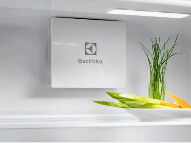 Холодильник ELECTROLUX ERD6DE18S4 Холодильник ELECTROLUX ERD6DE18S4