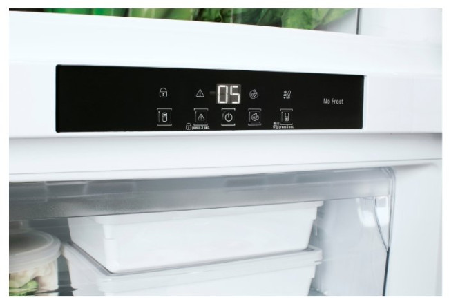 Встраиваемый холодильник Ariston BCB 7030 AA F C
