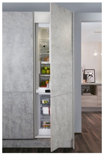 Встраиваемый холодильник Ariston BCB 7030 AA F C