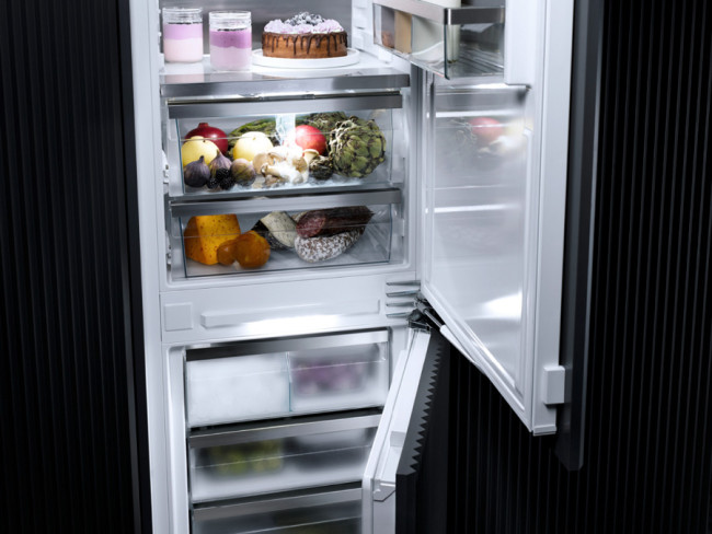Встраиваемый холодильник Miele KFN 7744 E Встраиваемый холодильник Miele KFN 7744 E