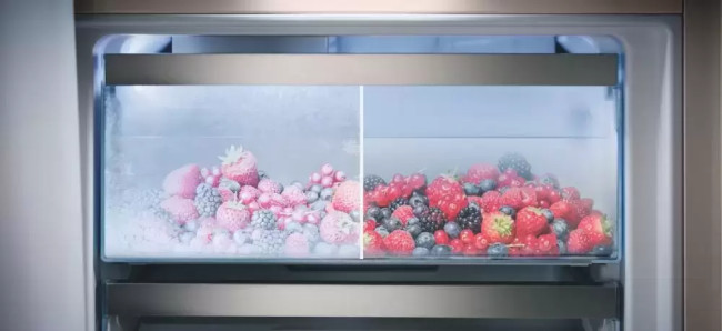 Встраиваемый холодильник Miele KFN 7795 C Встраиваемый холодильник Miele KFN 7795 C